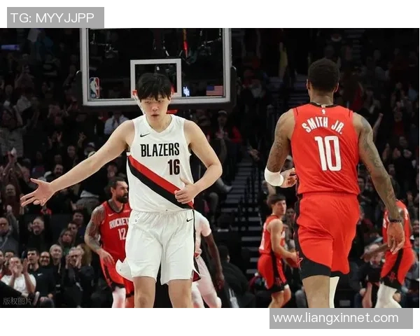 开拓者与火箭第六场激战回顾球员表现与战术分析全景呈现